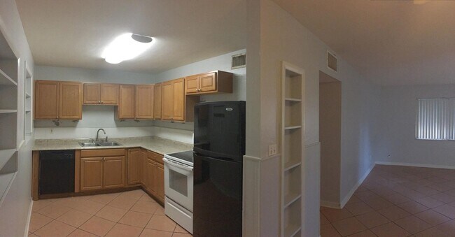 Building Photo - 121 SE Bonita Ct