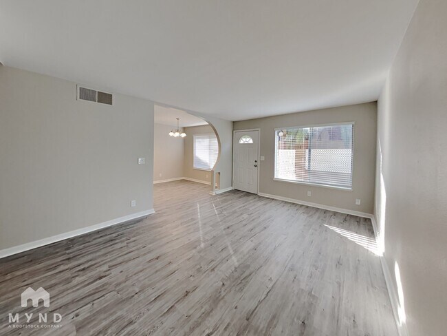 Foto del edificio - 6439 Big Pine Way