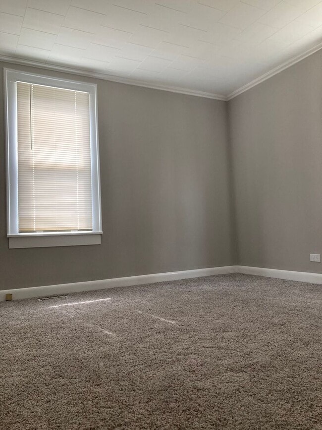Building Photo - Super cute, newly renovated 3 bed, 1 bath ...