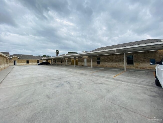 Building Photo - 17 Nightingale Ave