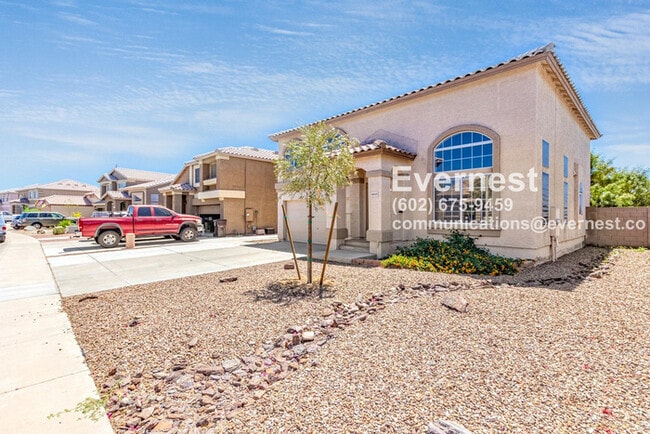 Building Photo - Lovely 3-Bedroom Home with Spacious Layout...