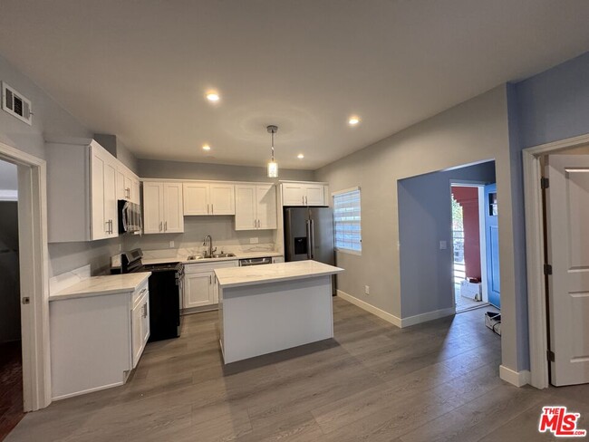 Building Photo - 1517 Crenshaw Blvd
