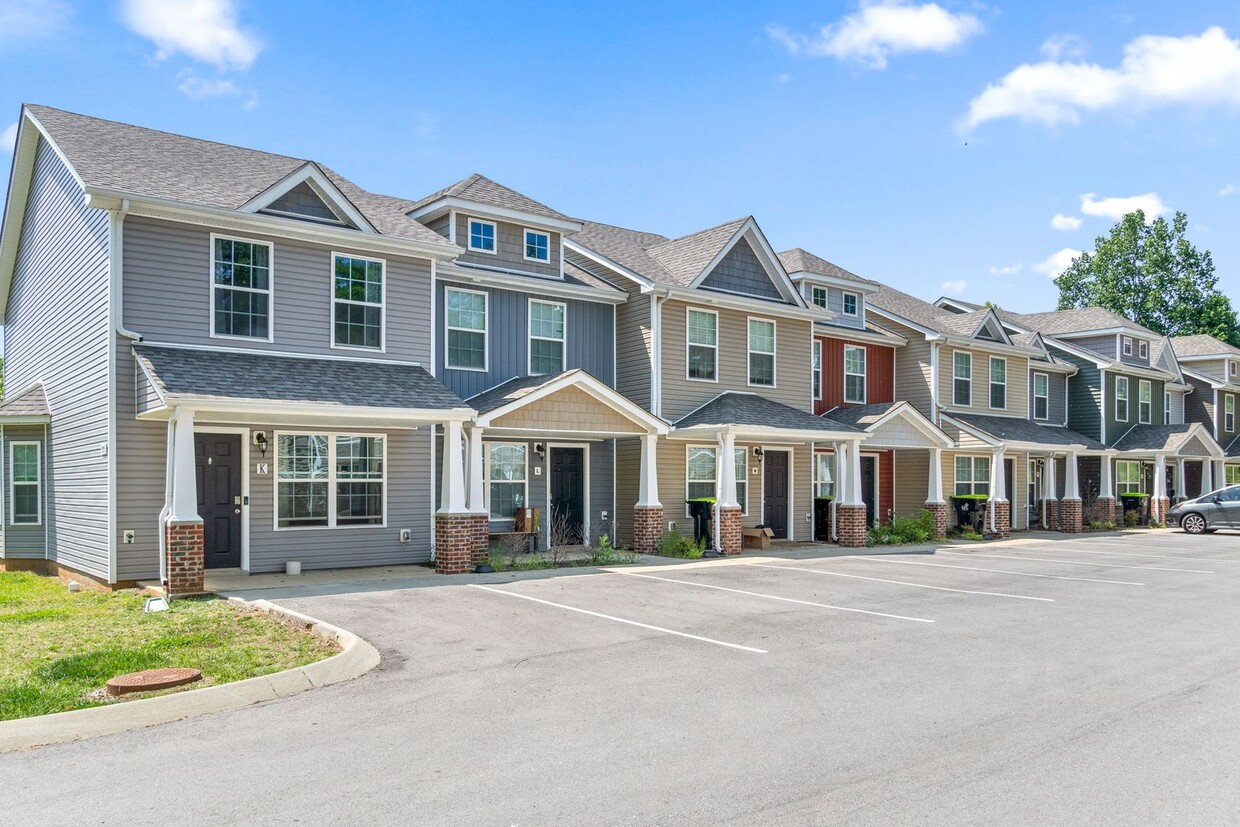 Primary Photo - Nice Townhome Close to Tennova Hospital