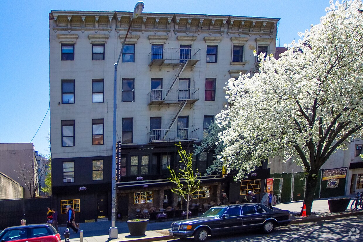 Primary Photo - 328 Lenox Ave