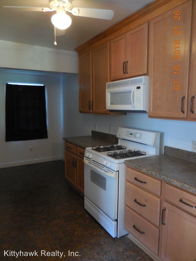 Building Photo - 44 W Melford Ave