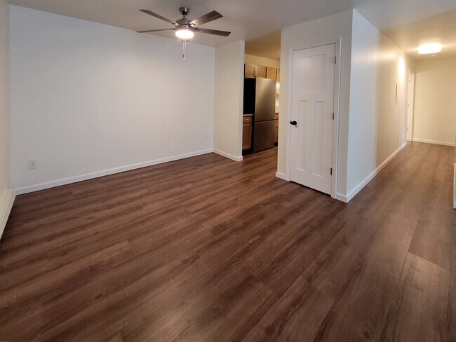 Building Photo - Cottonwood Creek Apartments