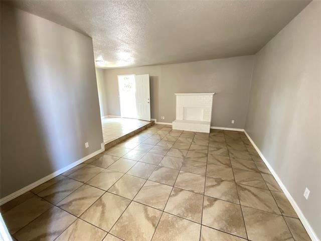 Foto del edificio - 6808 Trail Lake Dr
