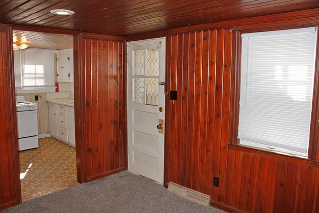 Entry - 620 Campanile Ave