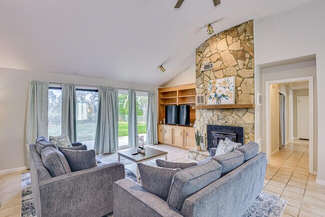 Foto del edificio - 634 Kettle Creek Dr