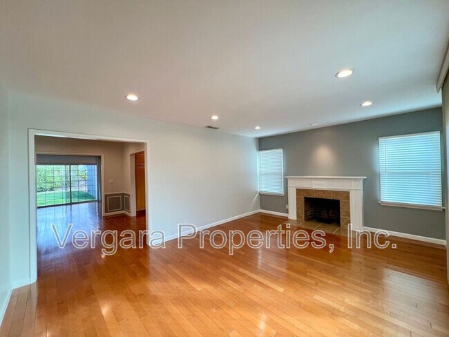 Building Photo - 6531 W 85th St