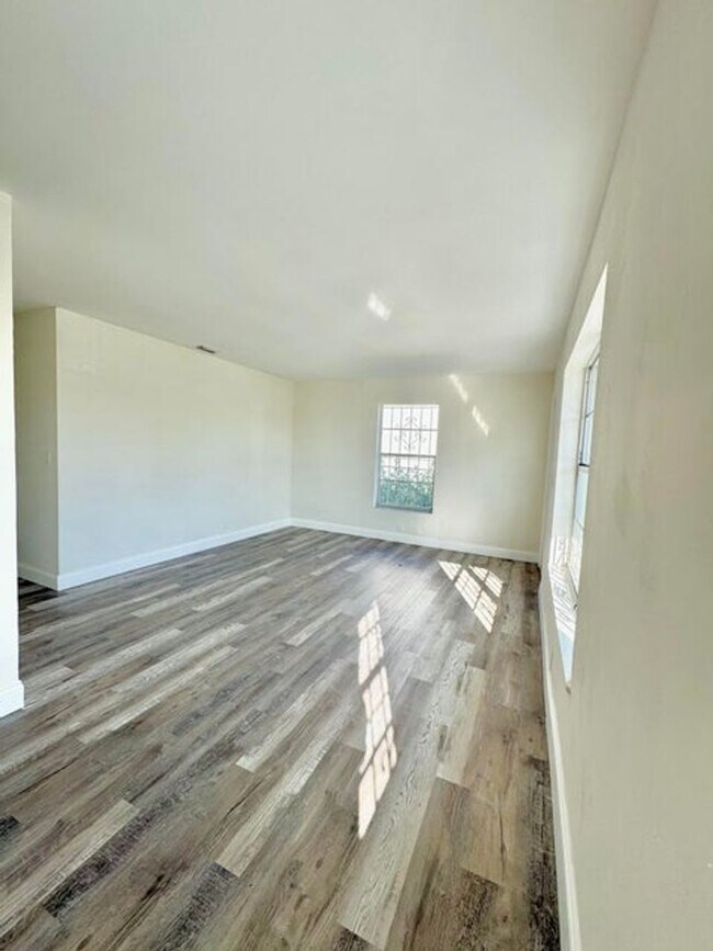 Foto del edificio - 1146 W 24th St