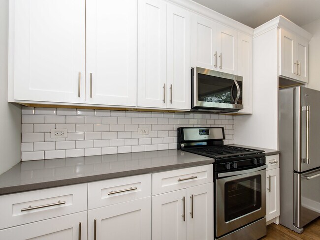 Building Photo - 4751 N Leavitt St