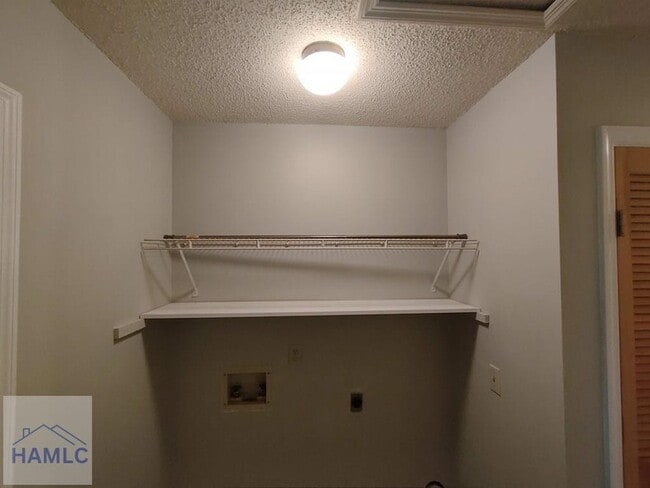 Building Photo - 633 Trevor St