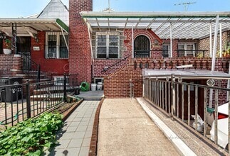 Building Photo - 78-20 Kneeland Ave