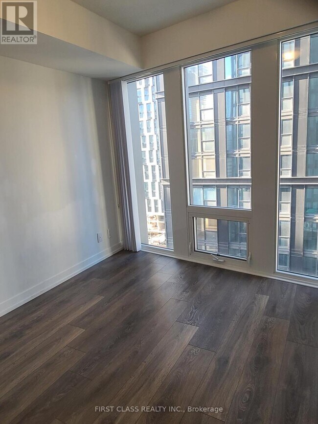 Building Photo - 60 Shuter St