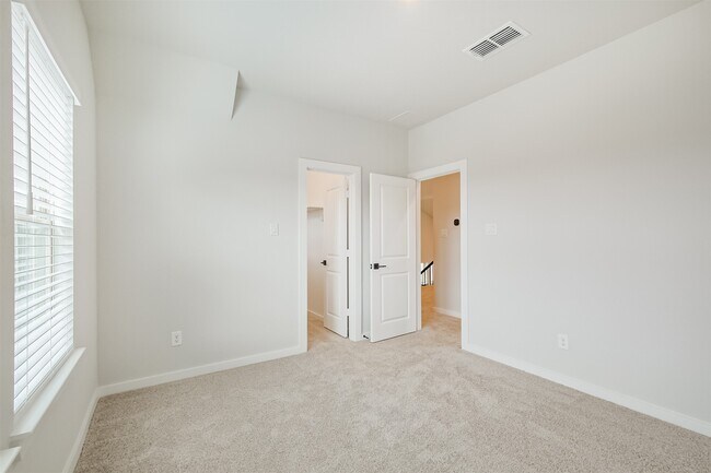 Building Photo - 31430 Warm Kindling Wy