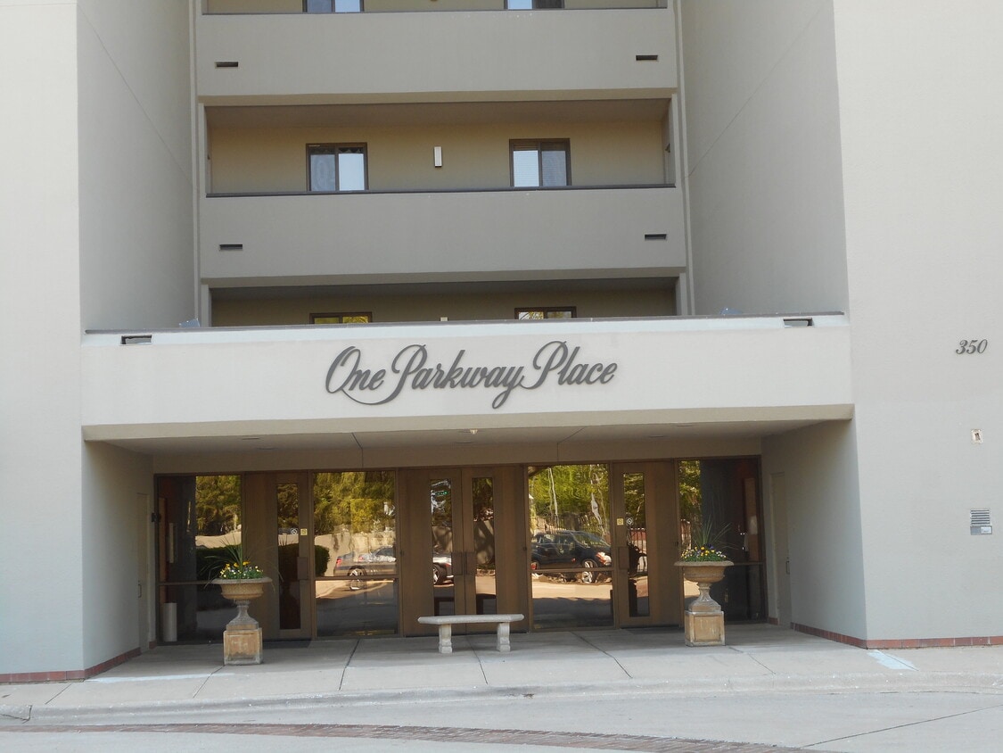 Beautiful grand entrance - 350 S John Q Hammons Pky