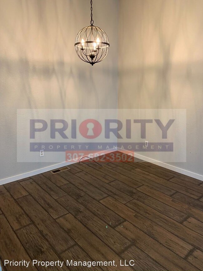 Foto del edificio - 3 br, 1 bath House - 1900 S Gillette Ave