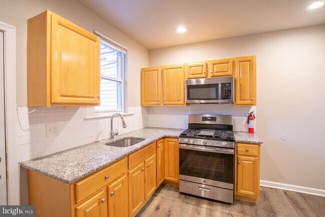 Building Photo - 1308 S 54th St