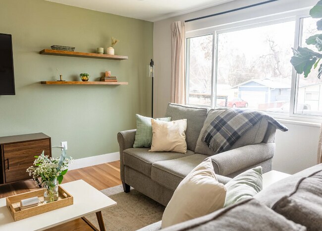 Foto del edificio - 6210 W Poplar St