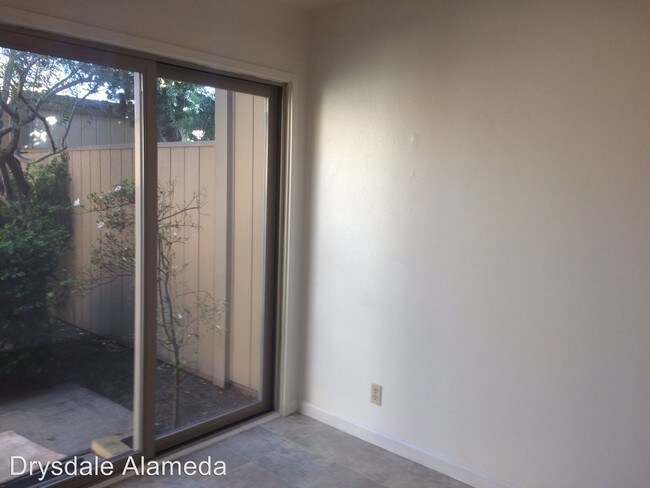 Foto del edificio - 3208 Phoenix Ln