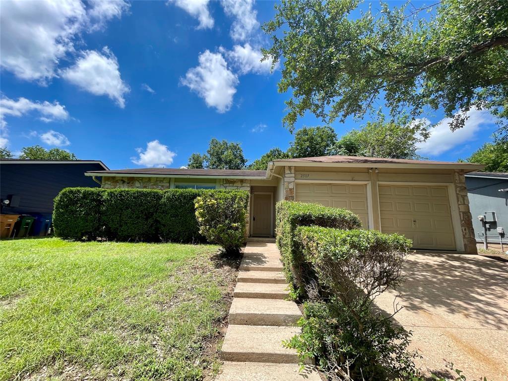 Foto principal - 2507 Sweet Clover Dr