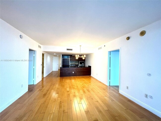 Foto del edificio - 475 Brickell Ave