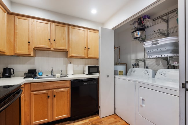 Building Photo - 2356 SE Division St