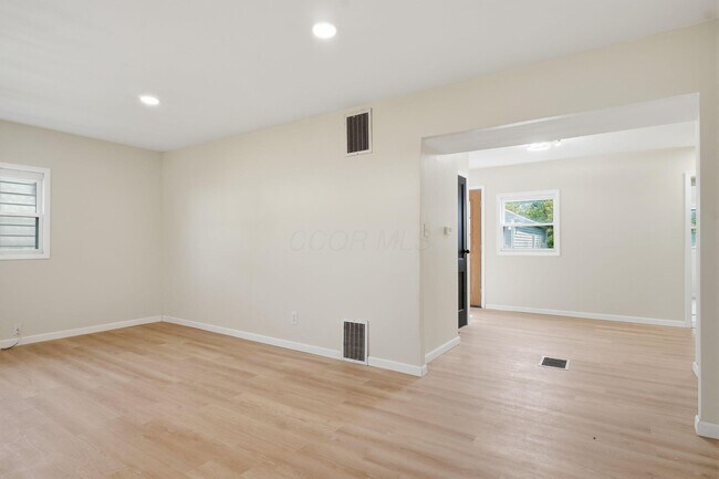 Foto del edificio - 1074 S James Rd