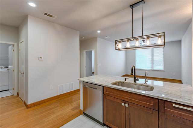 Foto del edificio - 1220 W Trinity Mills Rd