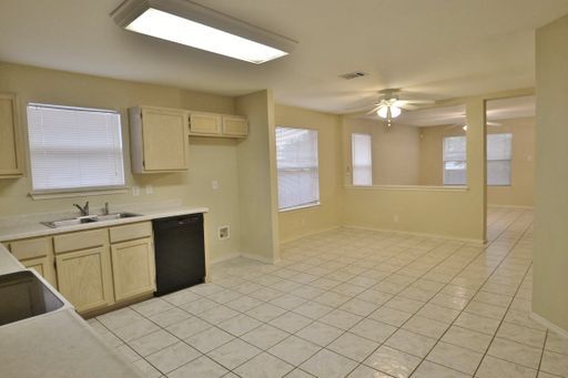 Building Photo - North West San Antonio 3/2