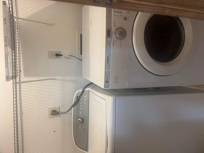 Building Photo - 2073 E Bond Dr