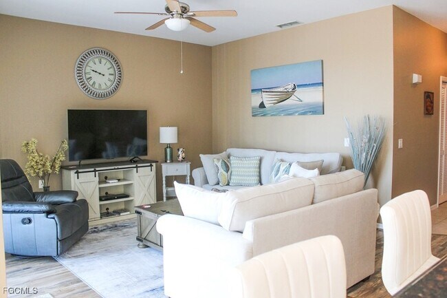 Foto del edificio - 16685 Lake Cir Dr