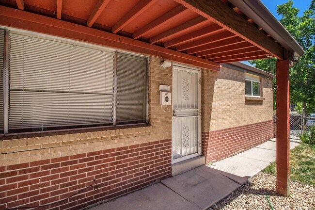Foto del edificio - 2Bed/1Bath Duplex in Whittier