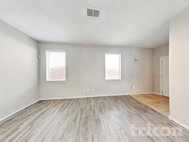 Foto del edificio - 11628 Thistledown Rd SE