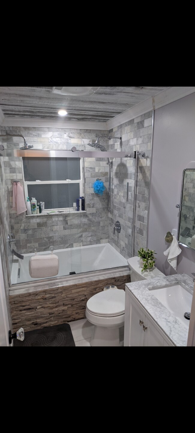 Foto del edificio - 4921 7th St N