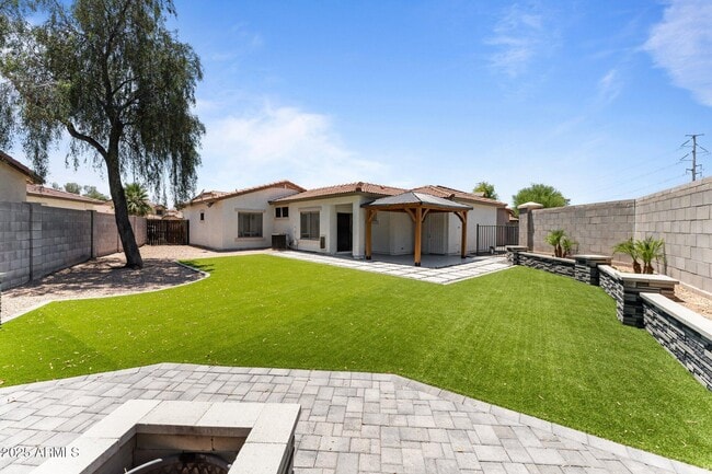 Building Photo - 5134 W Shaw Butte Dr
