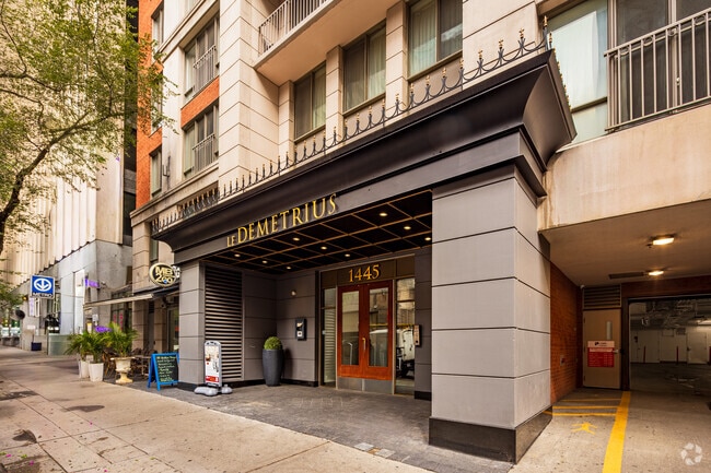 Entrée du bâtiment - Le Demetrius