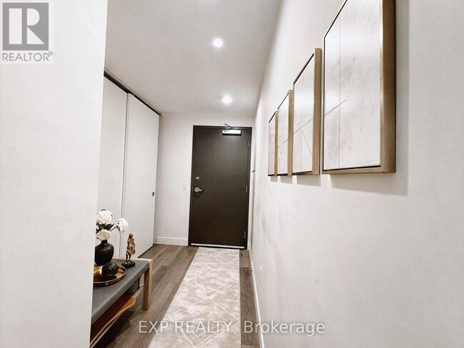 Building Photo - 10 James St