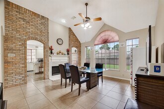 Building Photo - 811 Colony Glen Ct
