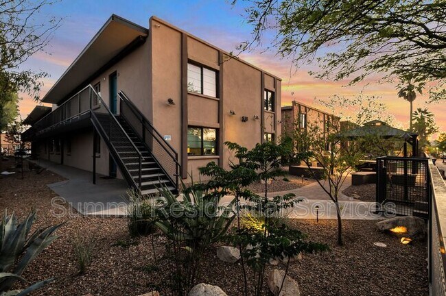 Foto del edificio - 814 E 9th St