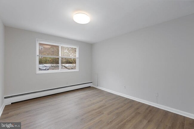 Building Photo - 702 Chaney Dr