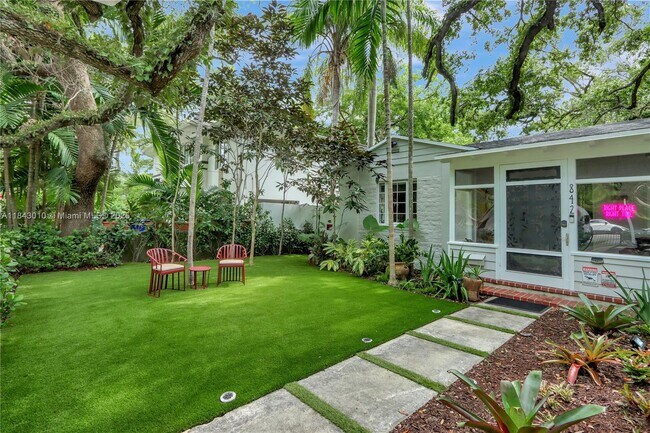 Foto del edificio - 842 NW 9th Ct