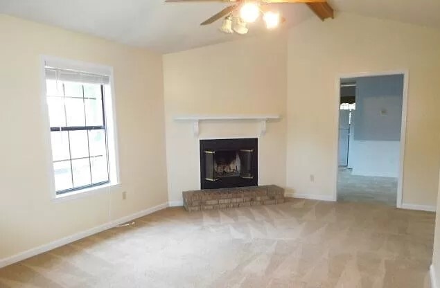 living room - 918 Willowbrook Dr