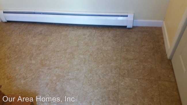 Building Photo - 2 br, 1 bath House - 829 Main St