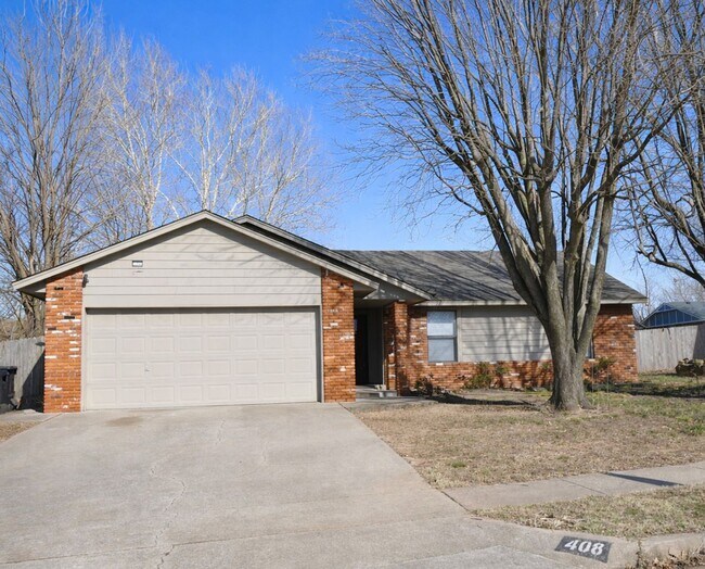 Building Photo - Well-maintained 3-bedroom, 2-bath ranch-style home