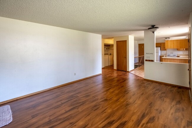 Building Photo - Cute Duplex in CDA