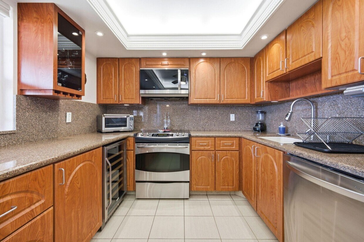 Photo - 3507 OAKS WAY #911 POMPANO BEACH, FL 33069