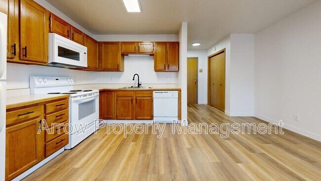 Building Photo - 2141 Xavier-210