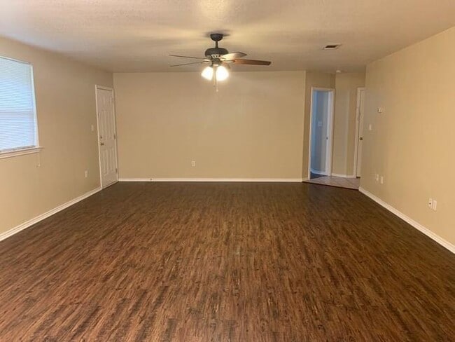 Building Photo - Granbury 3/2/2 coming soon!!